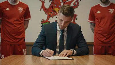 Welsh midfielder Tom Tweedy joins Truro City