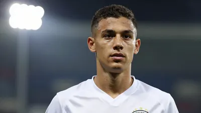 Harvey Greenslade signs permanently for Truro City in summer transfer